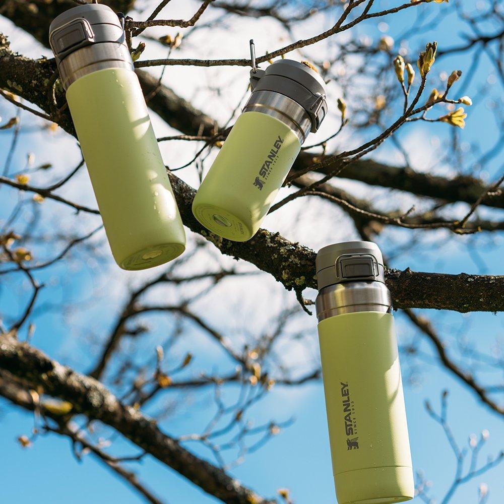 Stanley The Quick Flip Su Şişesi Açık Yeşil 1.06 L